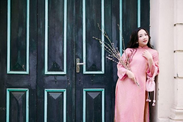 “Tà áo dài trong không gian Tết Việt – nơi văn hoá được trân trọng, gìn giữ bằng tri thức; và sự sáng tạo được dẫn dắt bằng trách nhiệm, học thuật”, CEO Hồng Anh Phạm.