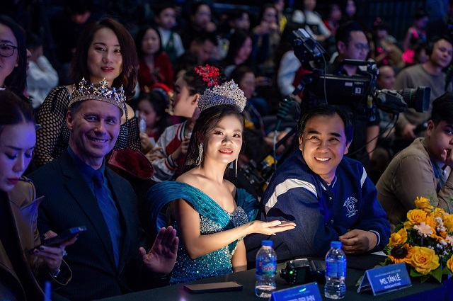 Đại nhạc hội Thanh, Thiếu nhi (Youth Music Festival) vừa qua, diễn ra tại trường quay S7 - Đài Truyền hình Việt Nam. Đại nhạc hội Thanh, Thiếu nhi (Youth Music Festival) vừa qua, diễn ra tại trường quay S7 - Đài Truyền hình Việt Nam.